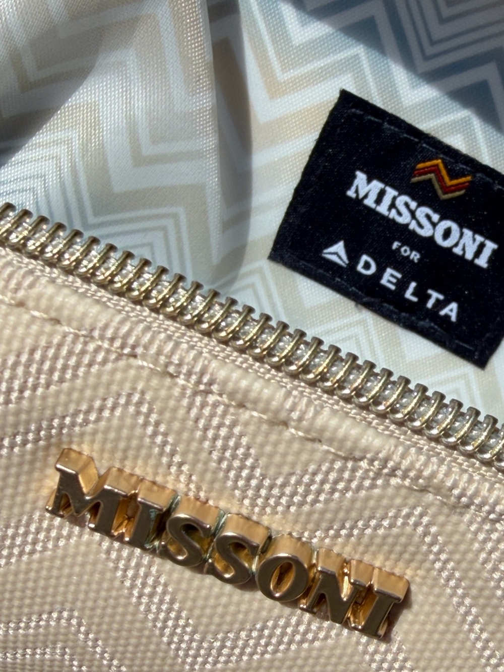 MISSONI for DELTA Cream Chevron Zip Cosmetic Pouch ~ socks & eye mask